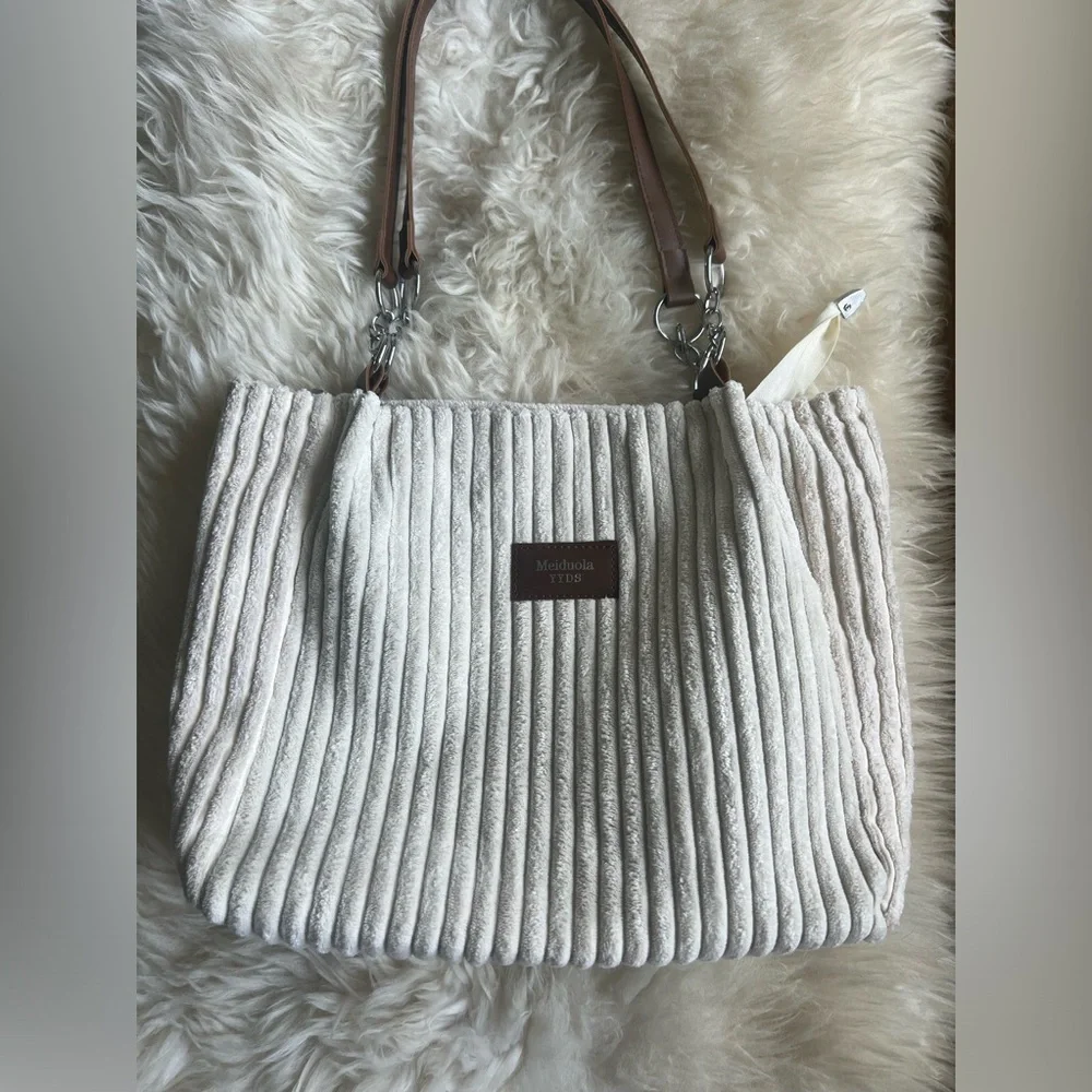Corduroy Velvet Tote Bag
👜🤍 - Picture 5 of 10